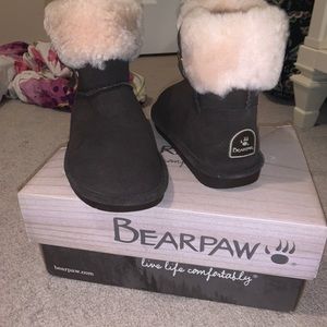 bear paw shoes:) NEVER WORN:) comes with box:)